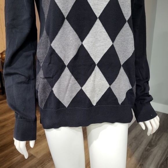 H&M | Man V-neck Sweaters - Picture 3 of 6